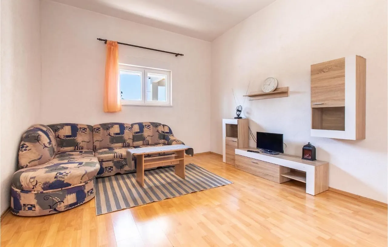 Stunning Home In Podlug With Wifi