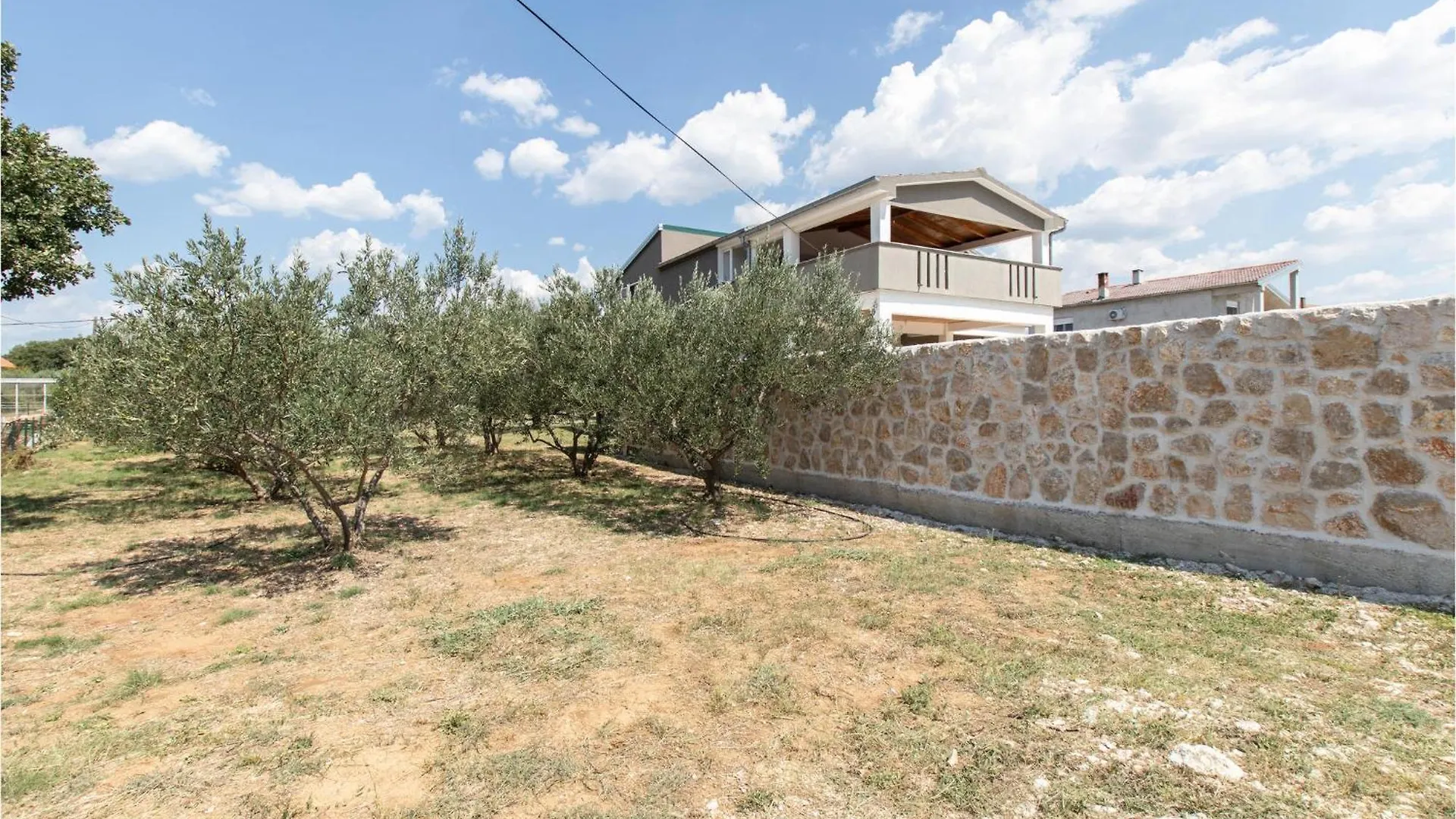 Stunning Home In Podlug With Wifi